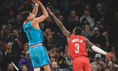 1xBit体育电竞-太阳客场惜败灭骑士，布克砍下35分的简单介绍