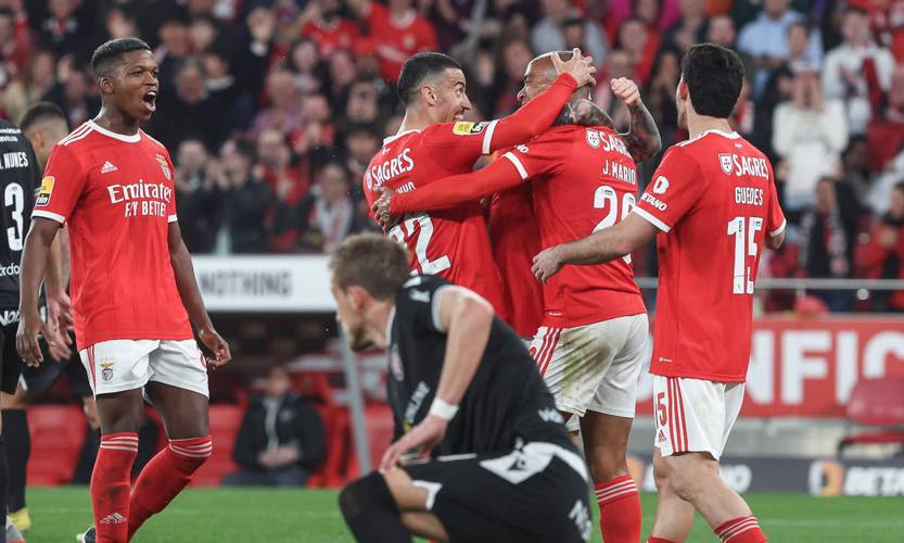 包含狼队后防线稳固,球队逐渐回暖的词条 包含狼队后防线稳固,球队逐渐回暖的词条