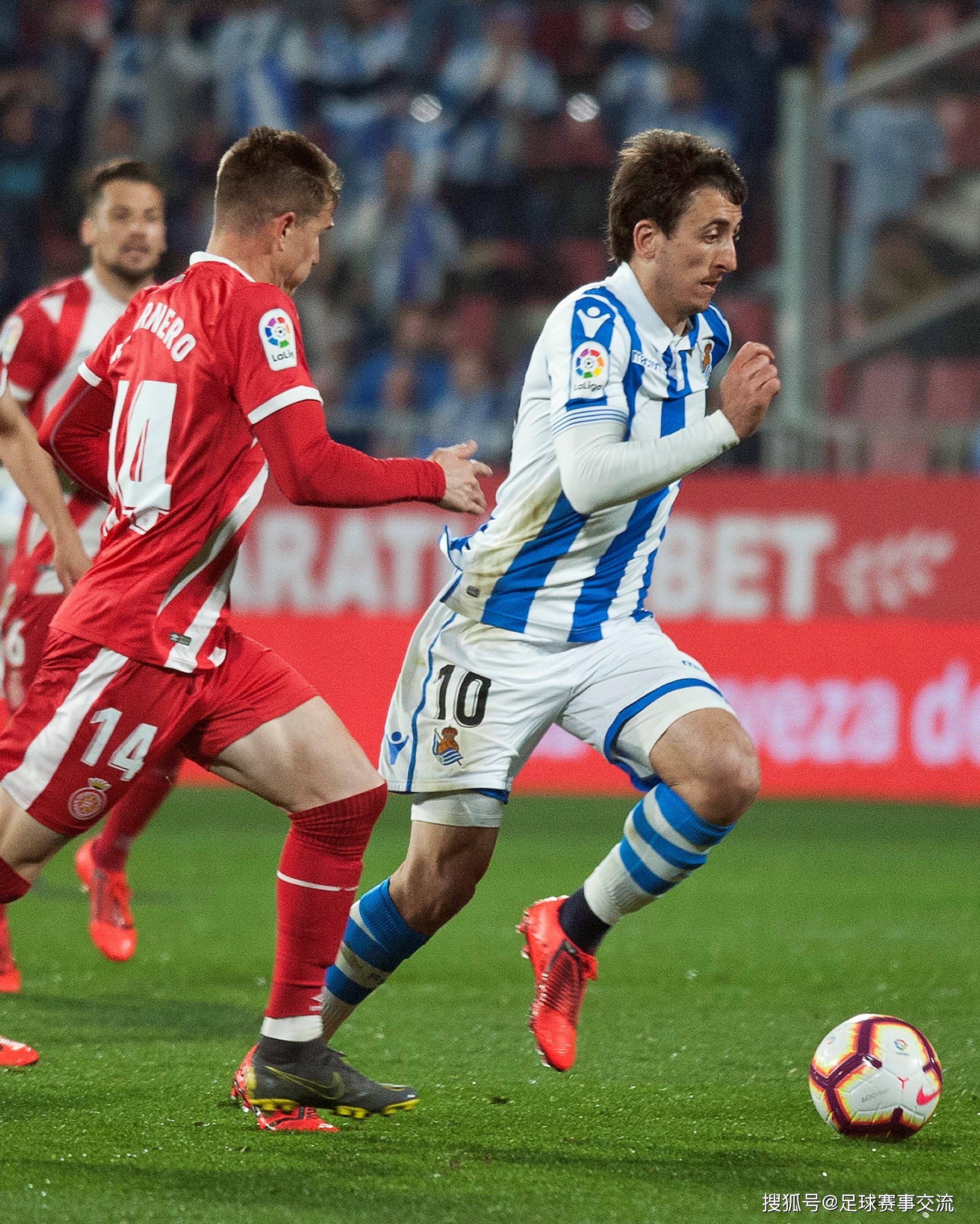 足球比赛中球员们的表现令人赞叹